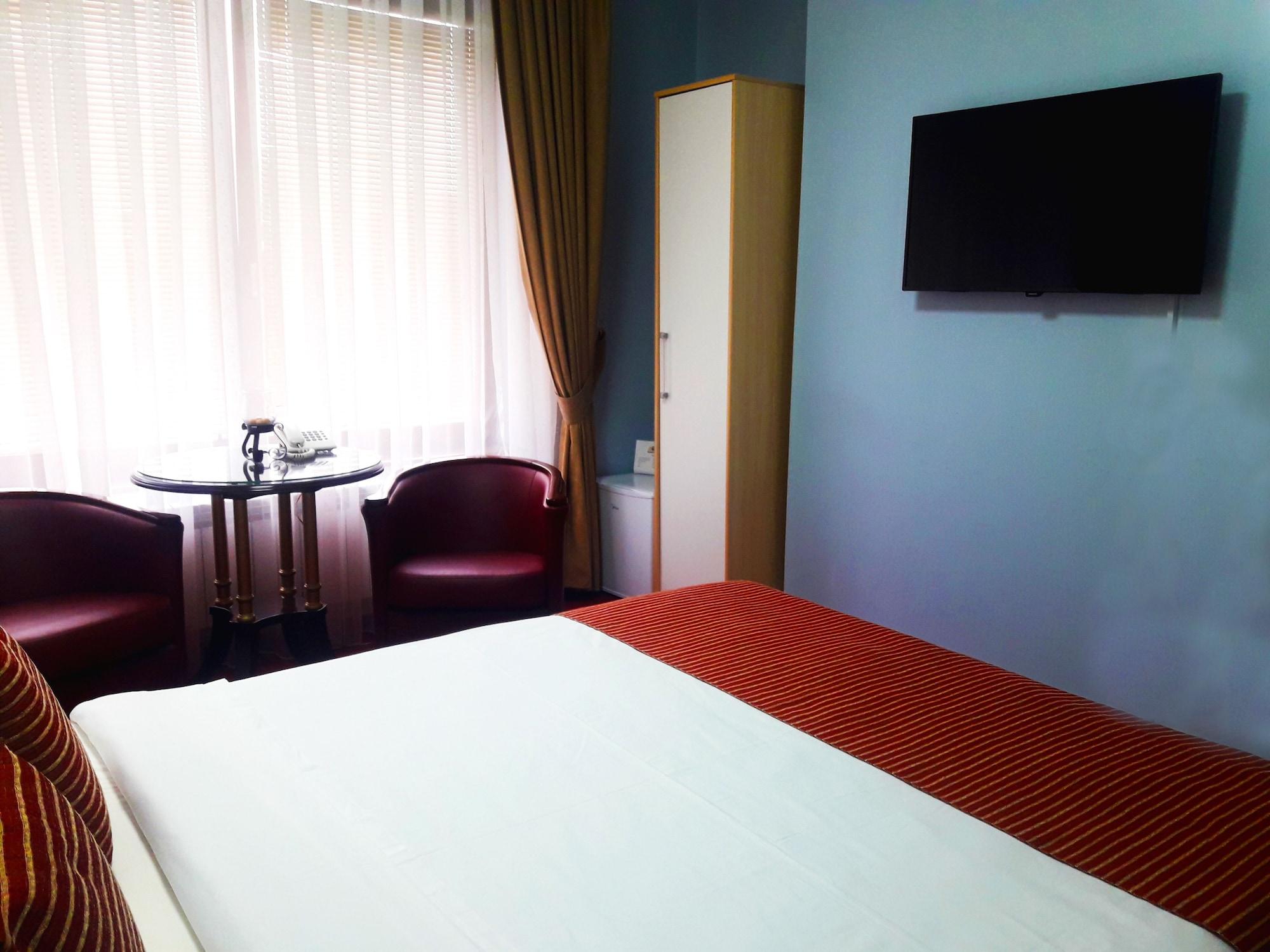 Hotel Aristocrat & Fish Restaurant Skopje Buitenkant foto