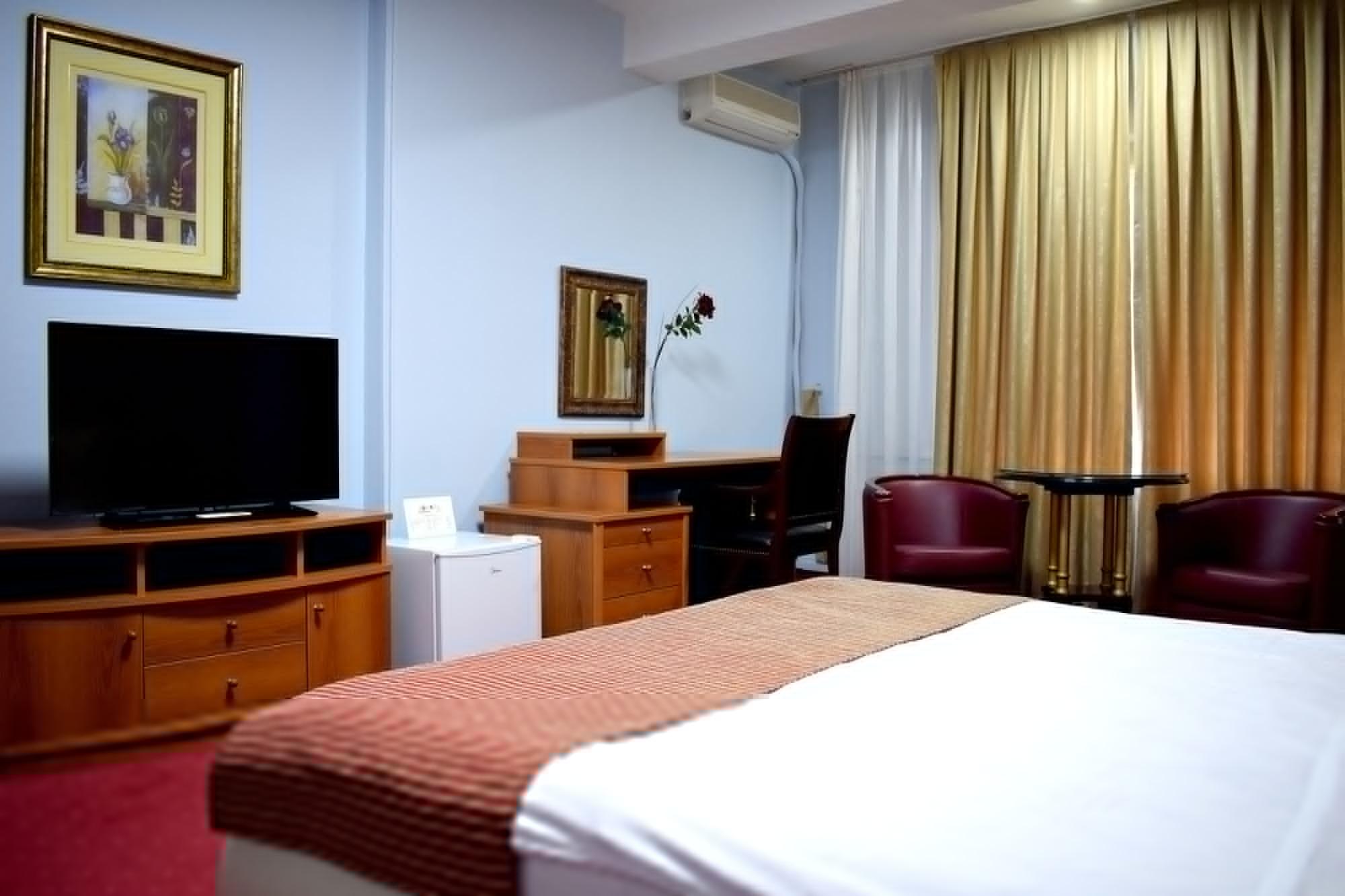Hotel Aristocrat & Fish Restaurant Skopje Buitenkant foto