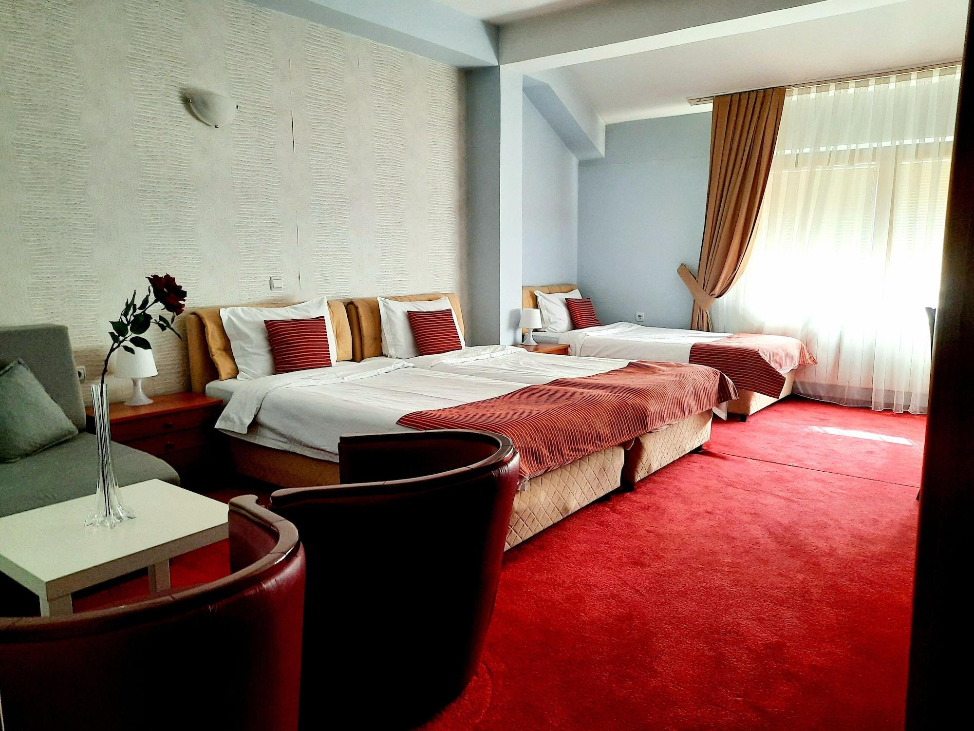 Hotel Aristocrat & Fish Restaurant Skopje Buitenkant foto