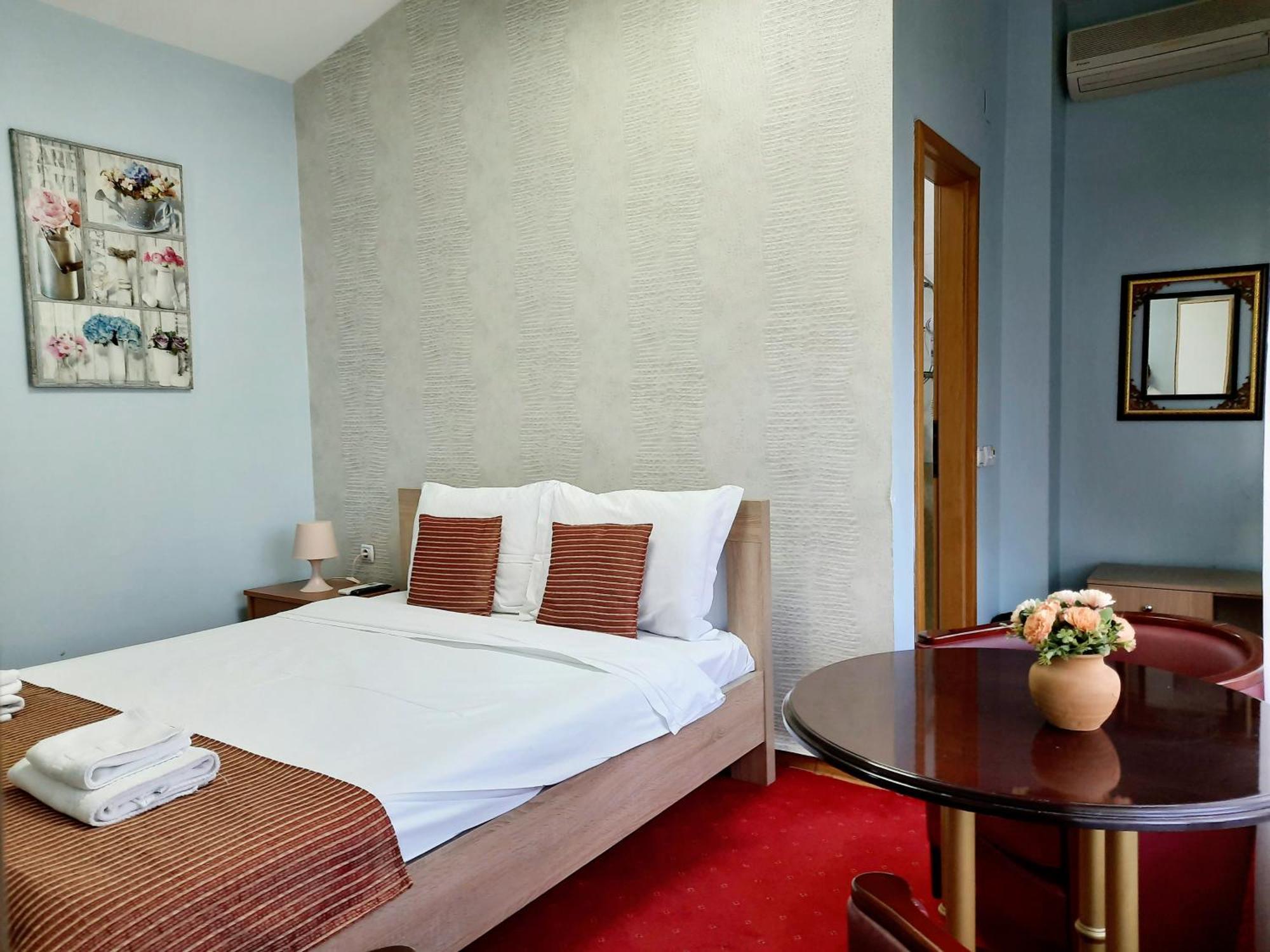 Hotel Aristocrat & Fish Restaurant Skopje Kamer foto