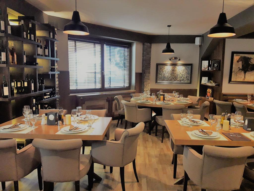 Hotel Aristocrat & Fish Restaurant Skopje Buitenkant foto