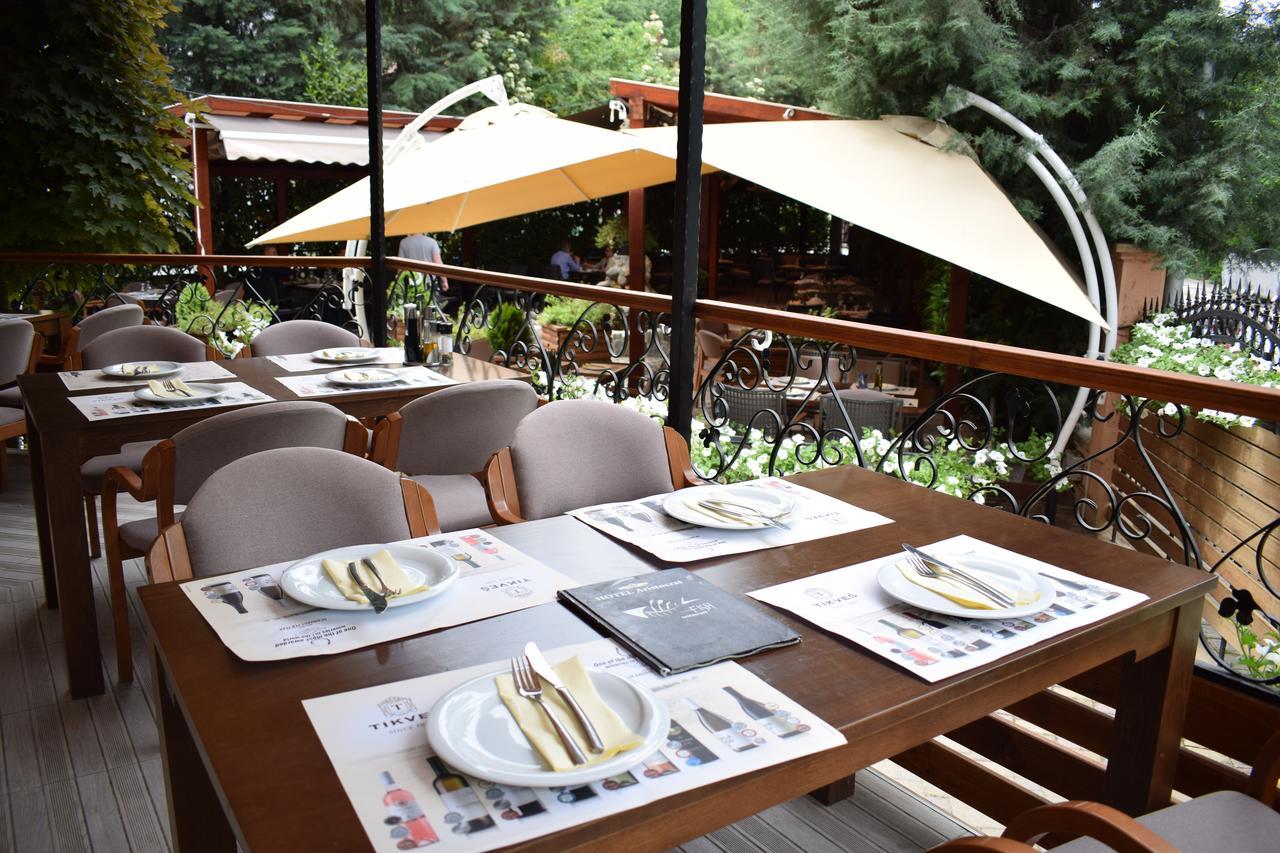 Hotel Aristocrat & Fish Restaurant Skopje Buitenkant foto