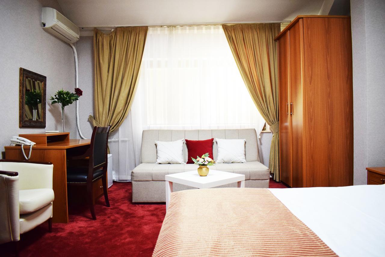 Hotel Aristocrat & Fish Restaurant Skopje Buitenkant foto