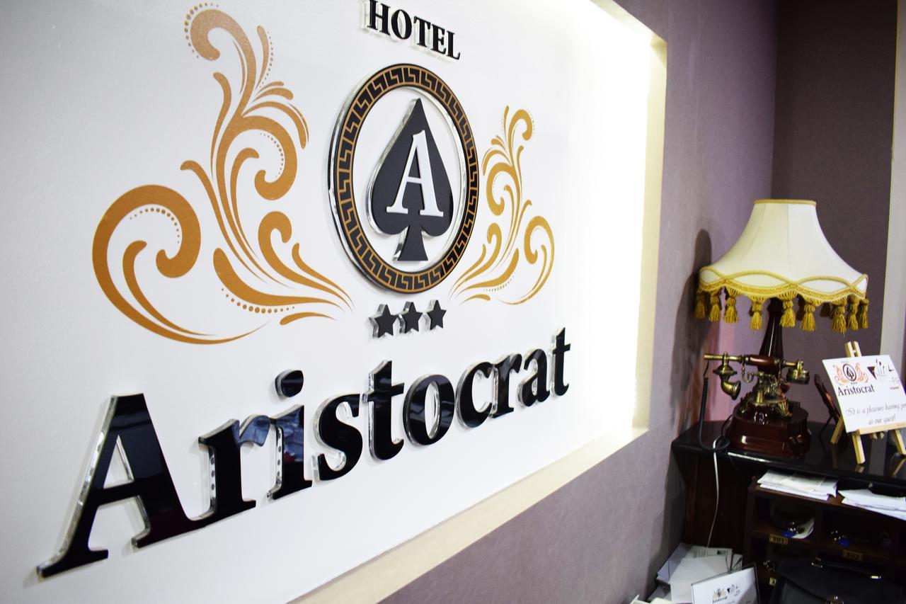 Hotel Aristocrat & Fish Restaurant Skopje Buitenkant foto