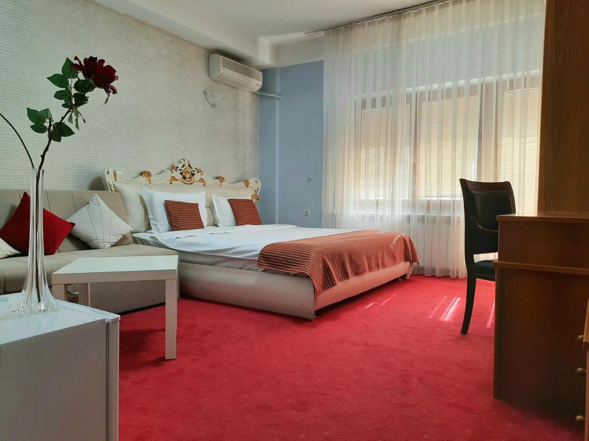 Hotel Aristocrat & Fish Restaurant Skopje Buitenkant foto