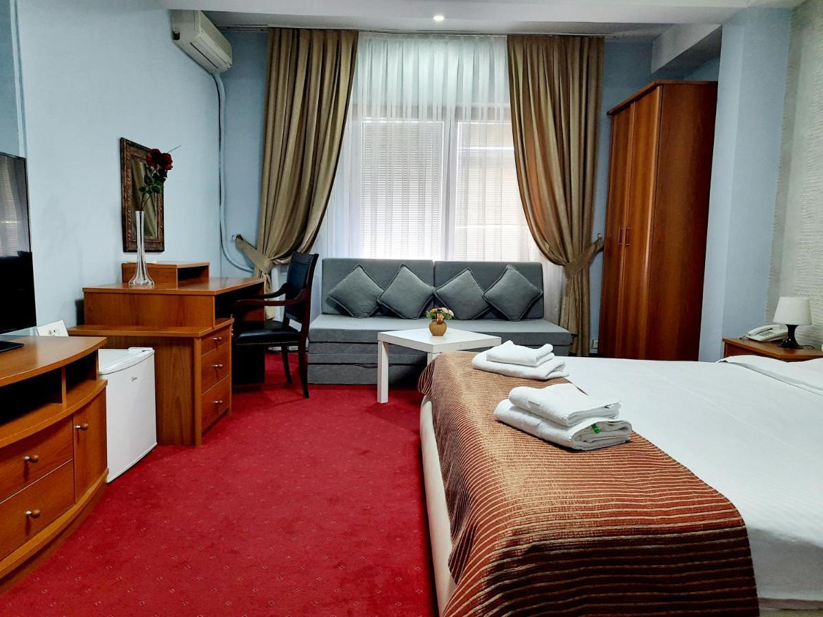 Hotel Aristocrat & Fish Restaurant Skopje Buitenkant foto