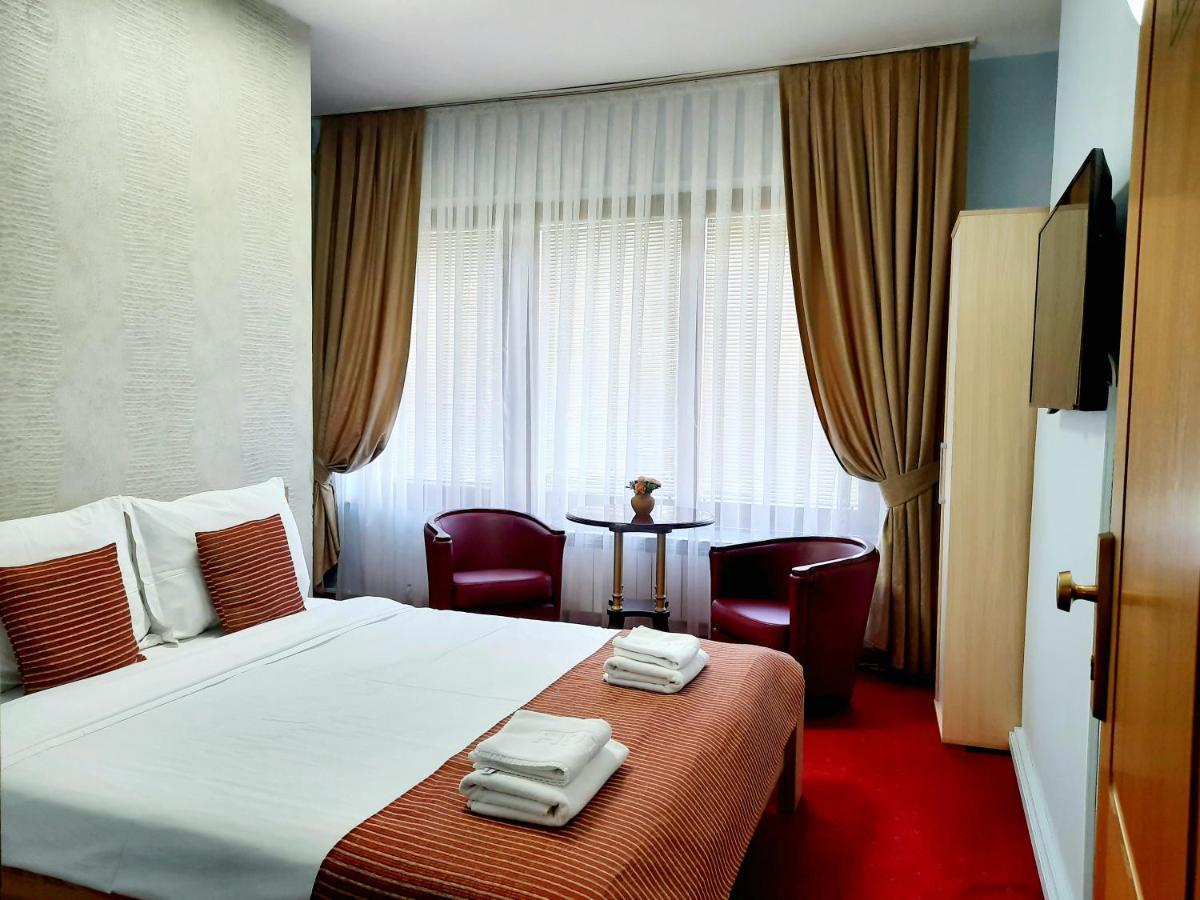 Hotel Aristocrat & Fish Restaurant Skopje Buitenkant foto